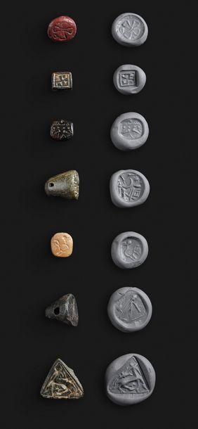 null Set of seven stamps engraved with animals, geometric motifs or offering scenes

Calcite,...