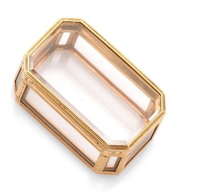 null Rectangular TABATIERE with cut sides in rock crystal and gold setting (750‰)...
