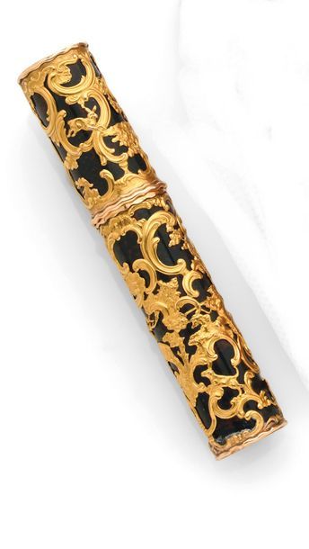 null ETUI cylindrical blood jasper with a gold fishnet frame (750‰) decorated with...