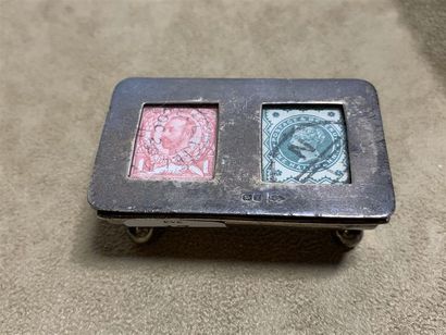 null BOITE à timbres quadripode en forme de coffre en argent (925), verre et cuir,...