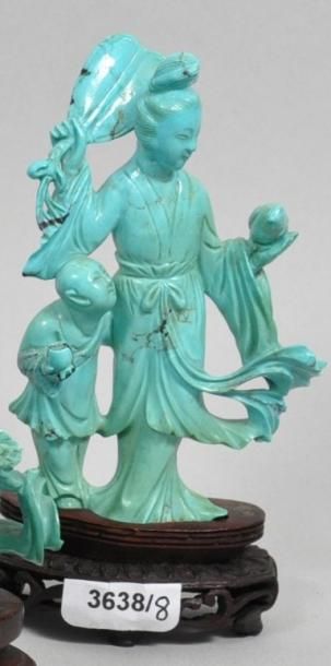 Personnage féminin debout en turquoise sculptée,...