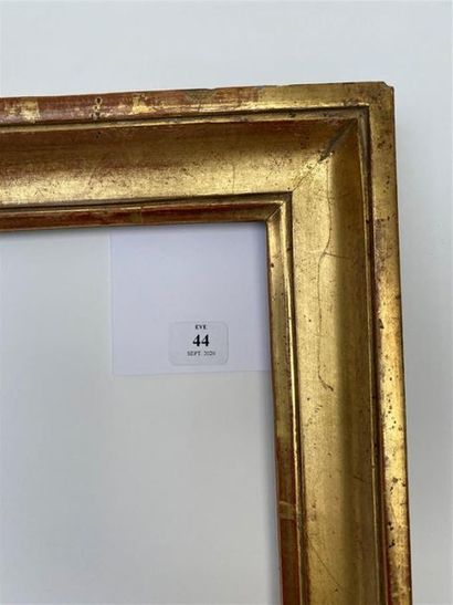 null CADRE en bois mouluré et doré 
Epoque Louis XVI 
26 x 20,5 x 4 cm