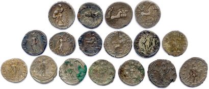 null Lot de dix-sept monnaies romaines en argent composé de : 
quatre deniers de...