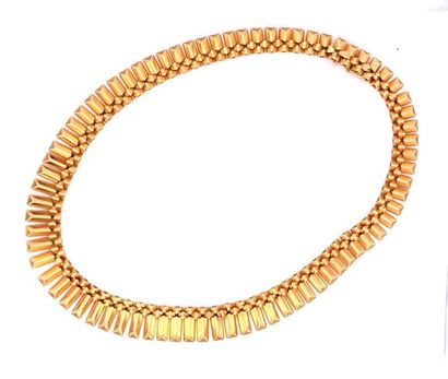 null NECKLACE NECKLACE in gold (750) with articulated flat trapezoidal mesh. Ratchet...