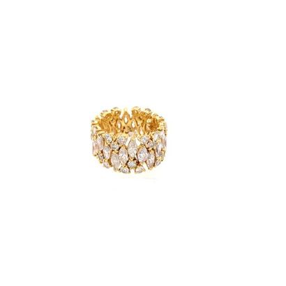 null BAGUE bandeau en or (750) à décor ajouré entièrement serti de diamants navette...