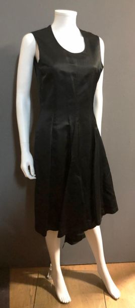 null COMME DES GARCONS NOIR : Robe asymétrique en satin noir T.M, circa 1988