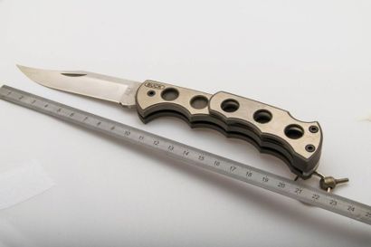 null BUCK, USA, couteau " the Titanium" modèle 186, pliant, lame (10 cm), manche...