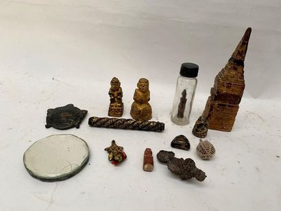 null Lot de 13 amulettes de protection - Birmanie - Thaïlande 