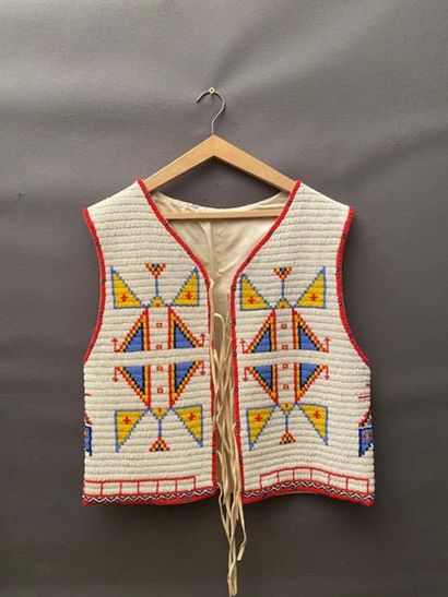 null GILET d'ADULTE perlé 
Dans le style des Indiens des Plaines
Peau et perles de...