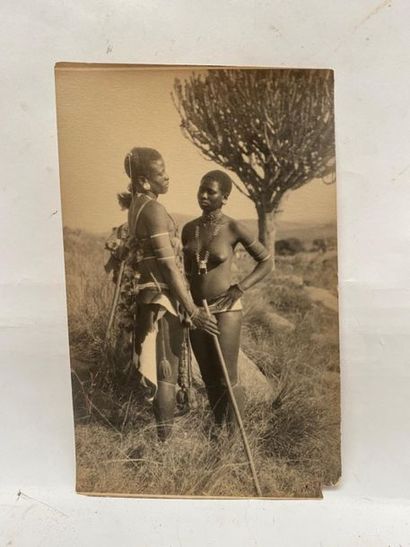null Lot of 5 black and white photographs from the 1920s or 1930s representing Zulu...