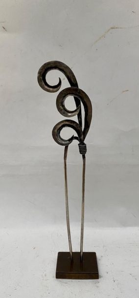 null Epingle à cheveux en métal argenté - H. : 26 cm - Minorités du sud de la Chine...