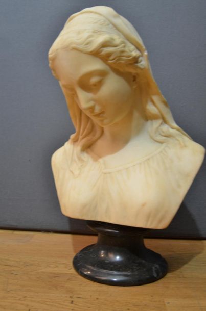 null Buste de jeune femme en marbre blanc sculpté, le regard vers le bas.
XIXème...
