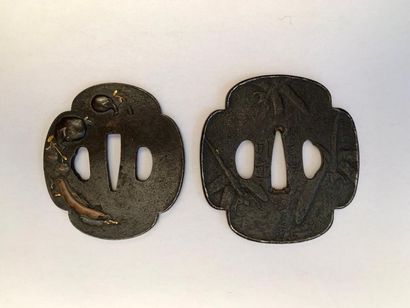 null JAPON - Milieu Epoque EDO (1603 - 1868)
Deux mokko gata en fer, l'une à décor...