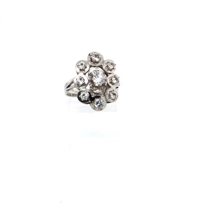 null BAGUE marguerite en or gris (750) ornée de petits diamants brillants.

Poids...