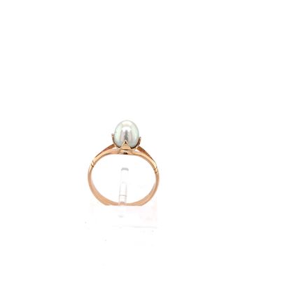 null BAGUE en or (750) ornée d'une perle en forme d'oeuf.

Poids brut: 2.5 g. TDD...