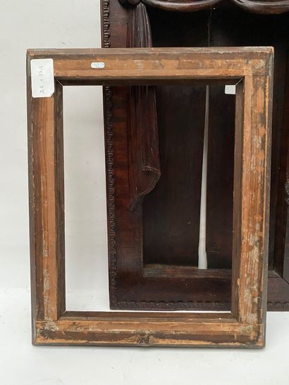 null Curious FRAME in carved and stained fruitwood, exterior rebate in a frieze of...