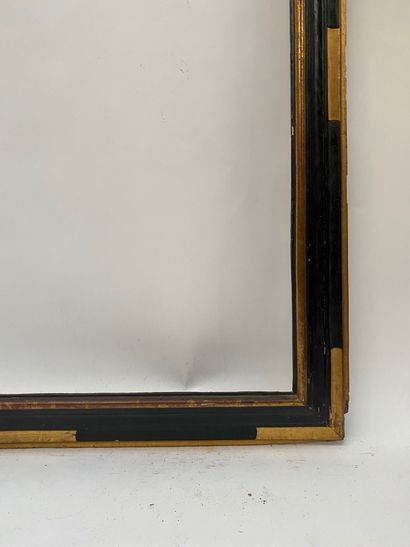 null Reverse profile frame in blackened and gilded wood (small splinters and gaps,...