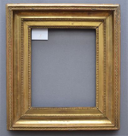 null Carved and gilded oak frame with raise-of-heart decoration and friezes of pearls...