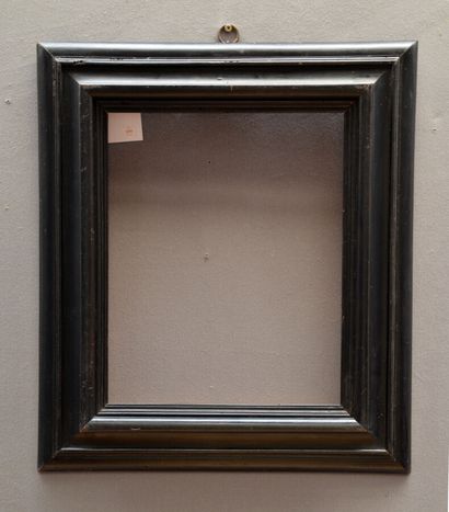 null Reverse profile frame in moulded and blackened wood. With an antique ring.

Italy,17th...