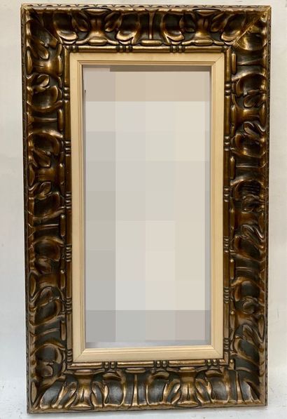 null Wooden frame with gilded stucco and acanthus leaf decoration 

18th century...