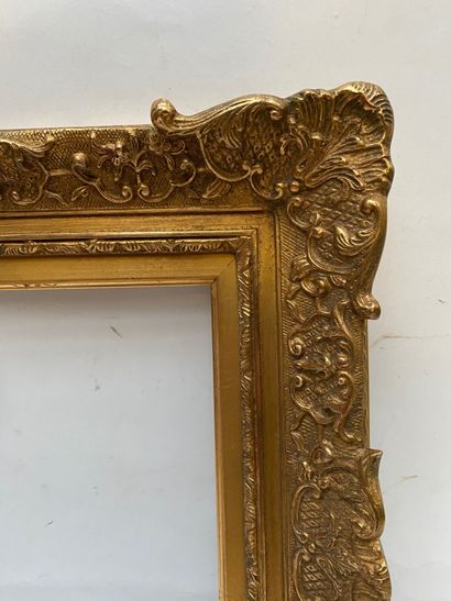 null CADRE en bois et stuc doré à décor à la Bérain

Style Louis XIV

29,5 x 22,5...