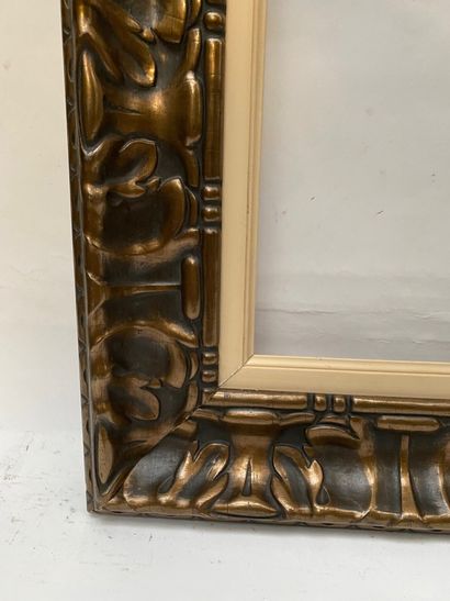 null Wooden frame with gilded stucco and acanthus leaf decoration 

18th century...