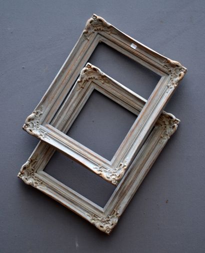 null Pair of moulded wooden frames formerly gilded and grey rechampi with shell decoration...