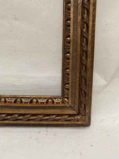 null carved and gilded wood frame decorated with interlacing, a twisted ribbon with...