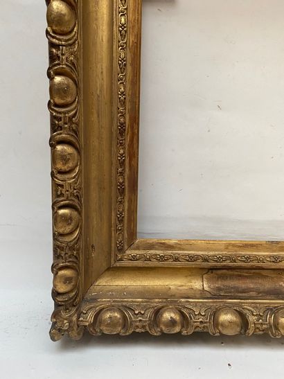 null Wooden frame and gilded stucco decorated with gadroons, eggs and flowers (small...