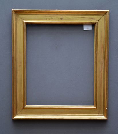 null CADRE dit "à Cassetta" en bois doré 

France, XIXème siècle 

67 x 56 x 12 ...