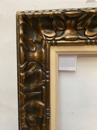 null Wooden frame with gilded stucco and acanthus leaf decoration 

18th century...