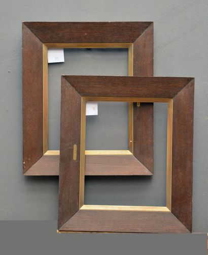 null Pair of flat-profile patinated oak frames, gold rebate. Janssaud's cartel

Beginning...