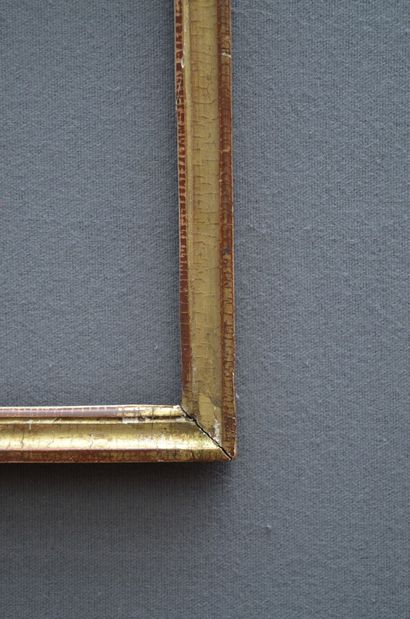  BAGUETTE en bois mouluré et doré. 
XIXème siècle 
20 x 14 x 2 cm