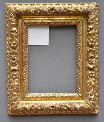 null Carved and gilded oak frame decorated with a frieze of water leaves, twists...