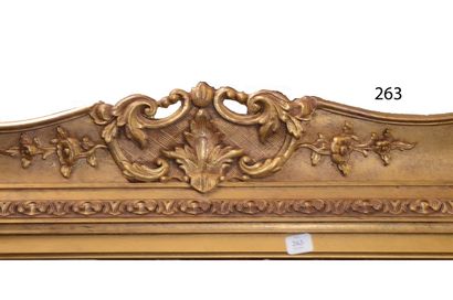 null Large Gilded wood FRAME with an animated border decorated with acanthus leaves...