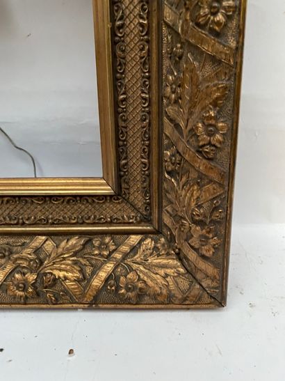 null Wooden frame and gilded stucco 

18th century style 

19 x 9.5 x 9 cm