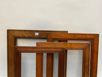  Quatre CADRES en placage et filets de bois noirci 
Fin XIXème siècle 
37 x 30 x...