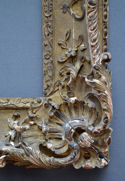 null Richly carved and gilded lindenwood frame with openwork decoration of a shell...