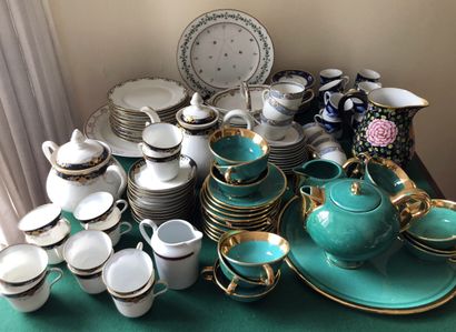 null Important lot en porcelaine polychrome comprenant:, service à thé , café, assiettes,...