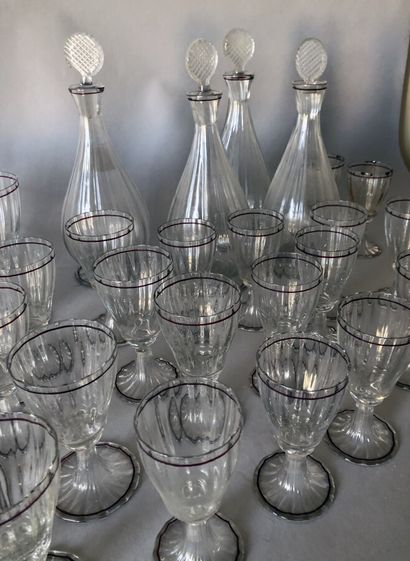 null Partie de service de verres en verre soufflé, souligné d'un filet lie de vin,...