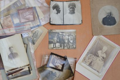  Album de cartes postales anciennes : 
Cartes humoristiques, Marseille, Côte d'Azur,...