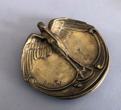  FRECOURT 
Vide poche en bronze doré composé d'une cigogne aux ailes déployées. 
Diam:...
