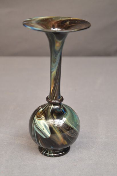 null VASE soliflore en verre marbré 

Vers 1900

Ht 20cm