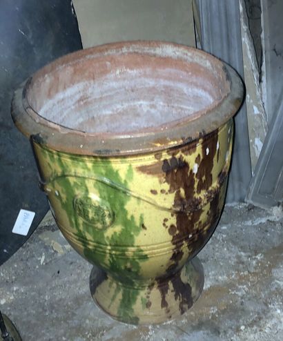  Vase d'Anduze, BOISSET en terre cuite vernissée, de forme balustre, la panse inscrite...