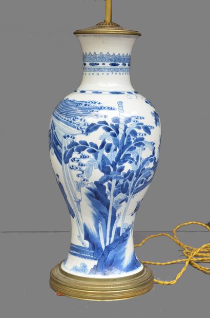 null 
CHINE - Epoque KANGXI (1662 - 1722)




Vase balustre à col évasé en porcelaine...