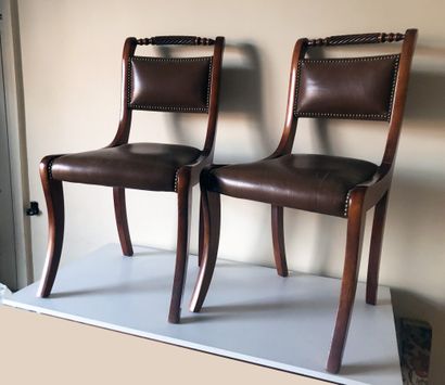 null Sept chaises de salle à manger en bois vernis

Style anglais.

Haut: 86 cm