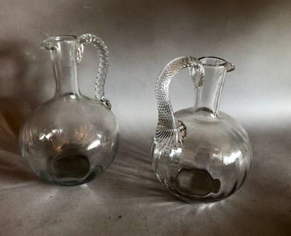  DEUX CARAFONS en verre soufflé 
XIXème siècle