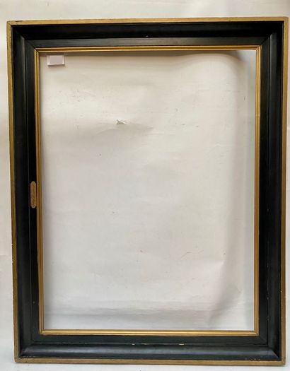null CADRE à gorges en bois noirci et doré 

XIXème siècle 

99 x 75 x 8,5 cm