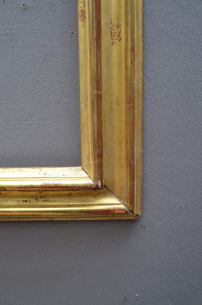 null CADRE à profil renversé en bois mouluré et doré

Style Italie du XVIIème siècle

60,5...