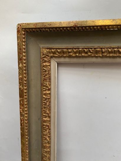 null CADRE en bois et stuc doré rechampi vert et or 

Style Louis XVI

72 x 58,5...